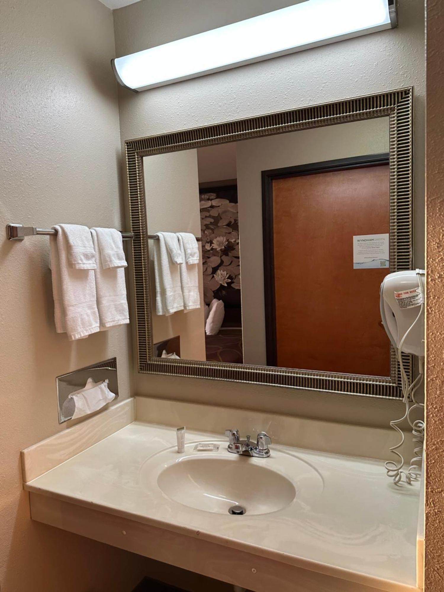 ซูเปอร์ 8 บาย วินด์แฮม ยูเนียน Hotel Union ภายนอก รูปภาพ